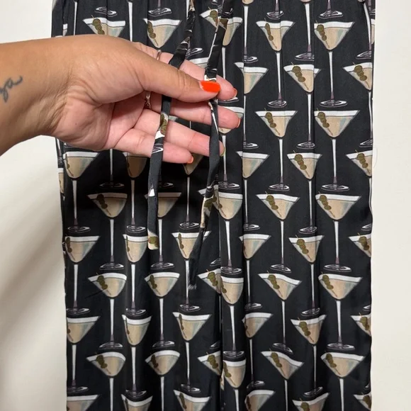 Show Me Your Mumu Overslept Pj Set in the Extra Dirty Martini Silky Print - Picture 14 of 17